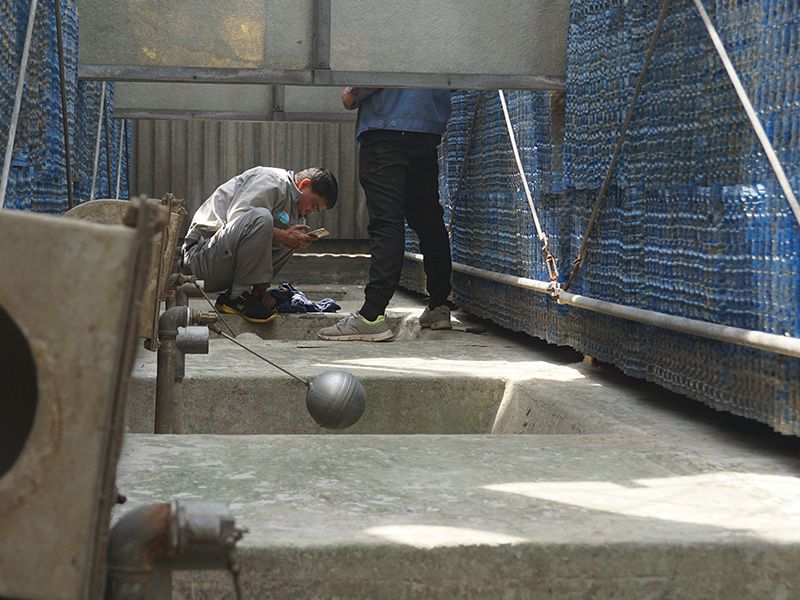 中央空调清洗维护施工现场